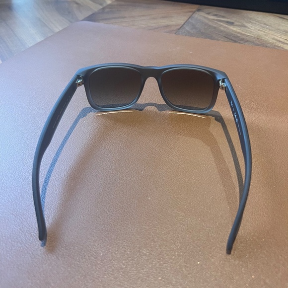 Ray-Ban Sunglasses - Picture 4 of 5